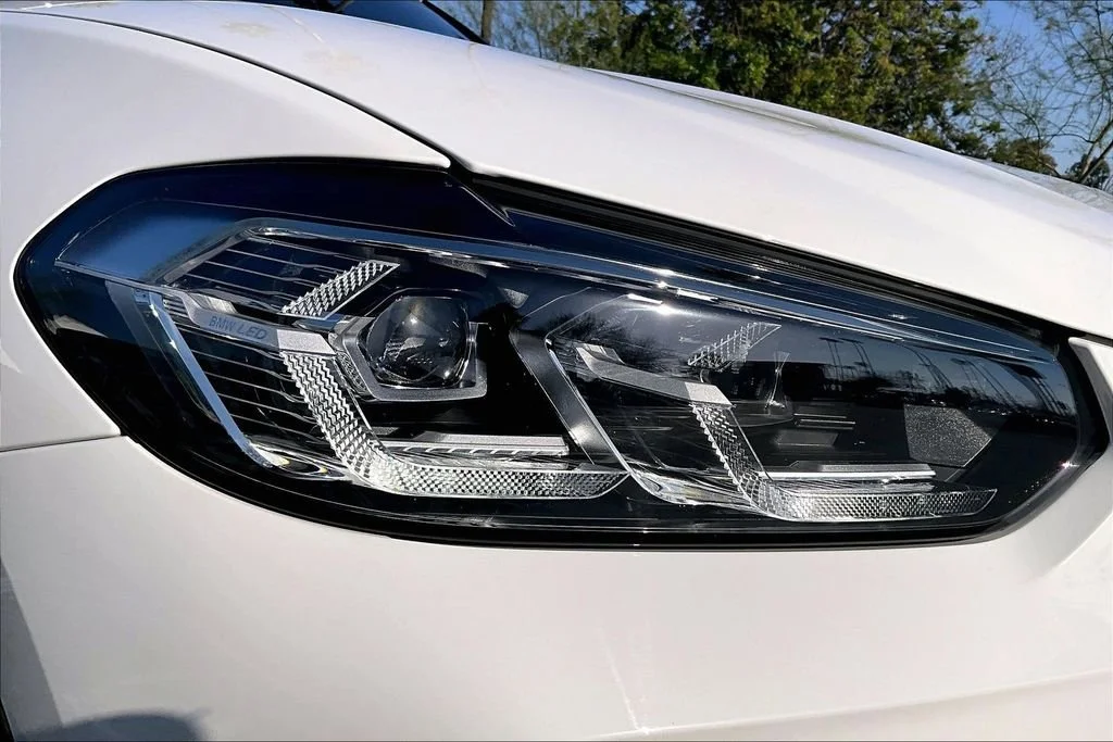 Used 2023 White BMW sDrive30i image 25