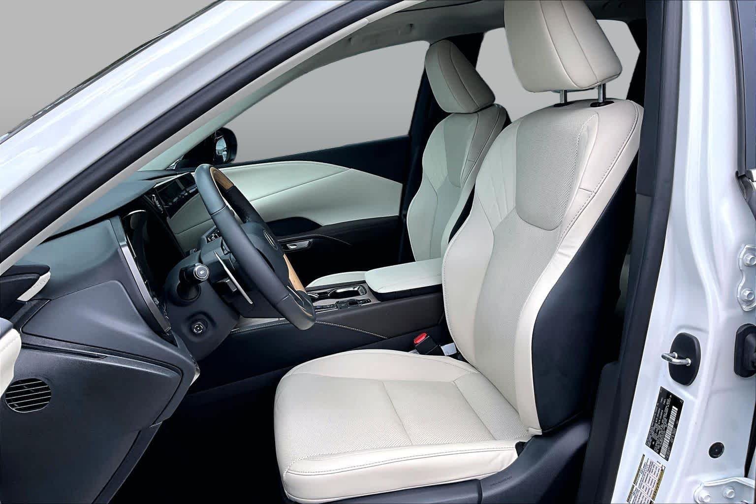 Used 2024 Eminent White Pearl Lexus Premium image 8