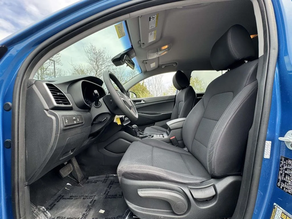 Used 2019 Blue Hyundai SE image 11