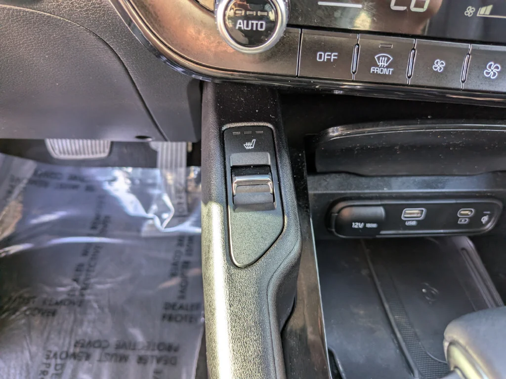 Used 2025 Black Kia S image 24