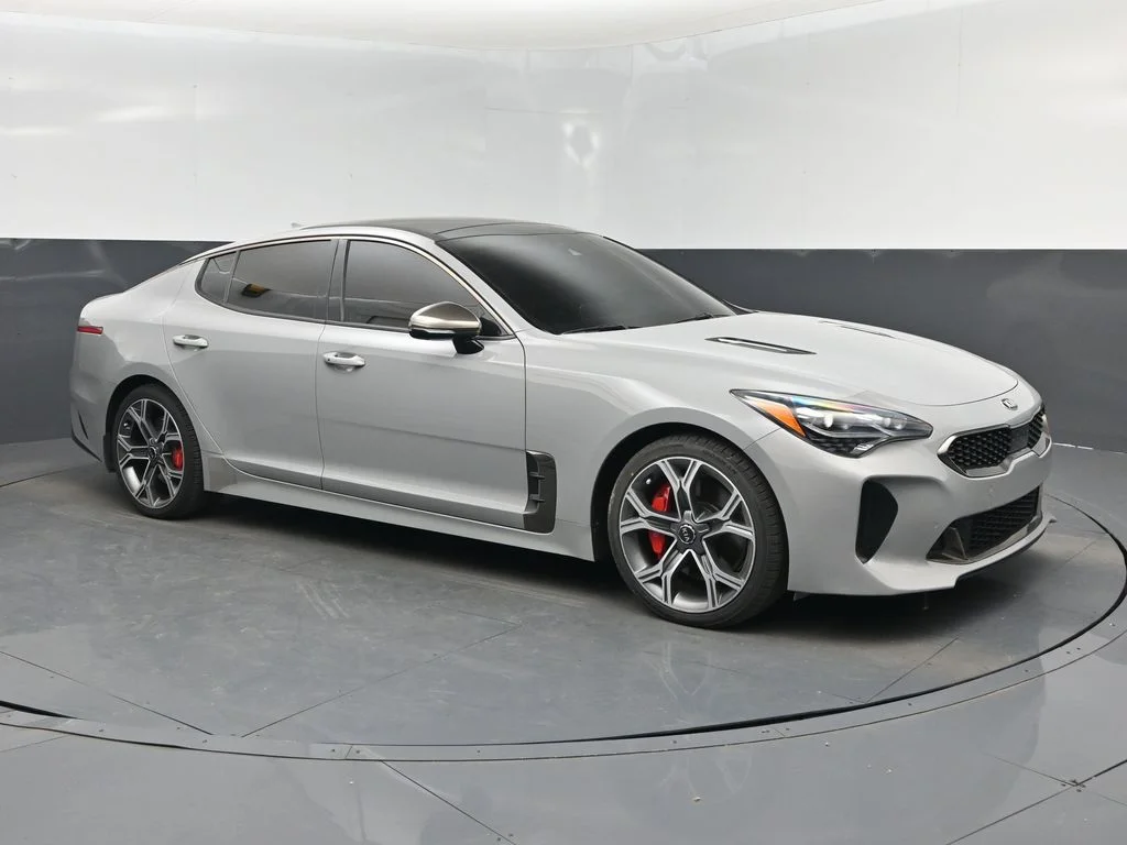 2021 Kia Stinger GT2's photo