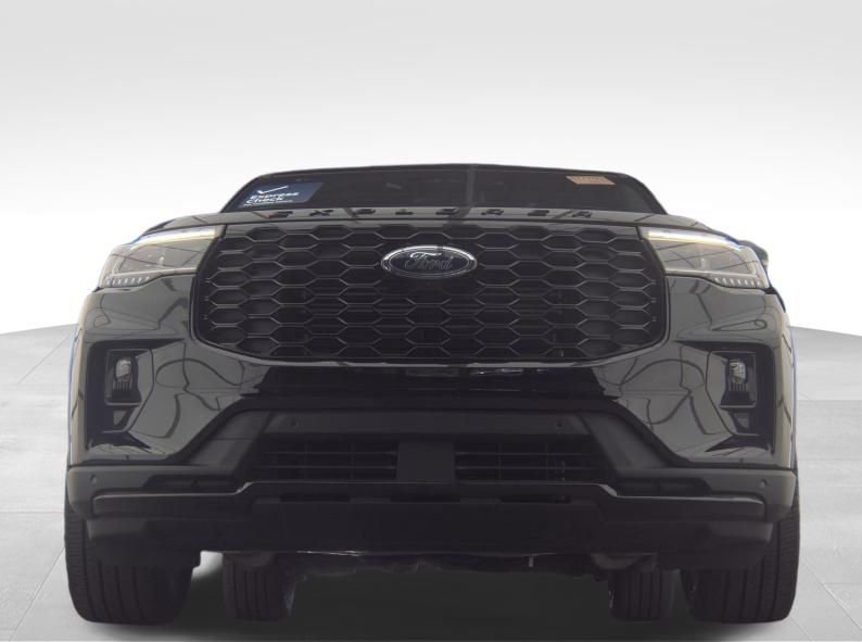 Used 2025 Agate Black Metallic Ford ST-Line image 11