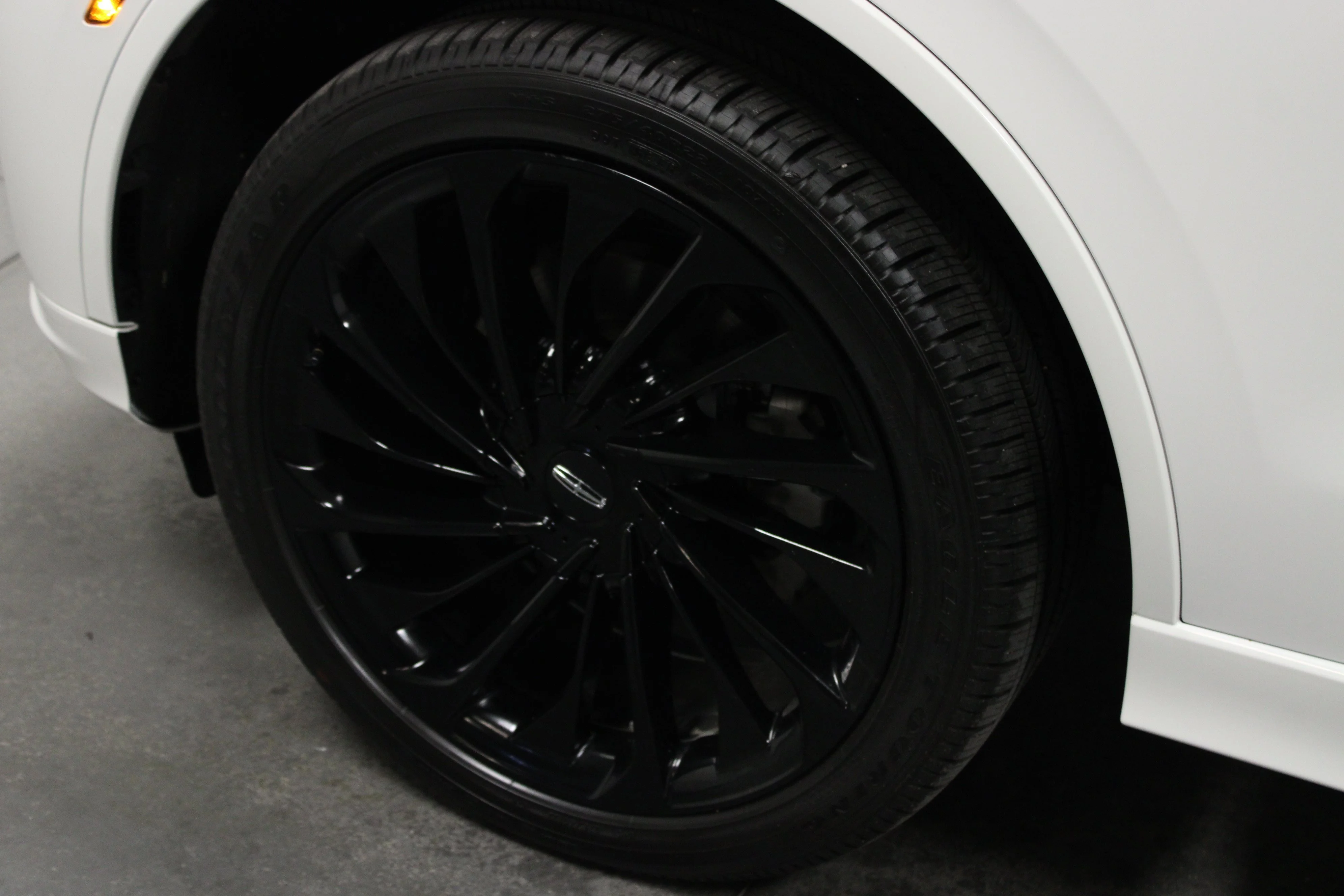 Used 2026 Pristine White Metallic Tri-Coat Lincoln Reserve image 10