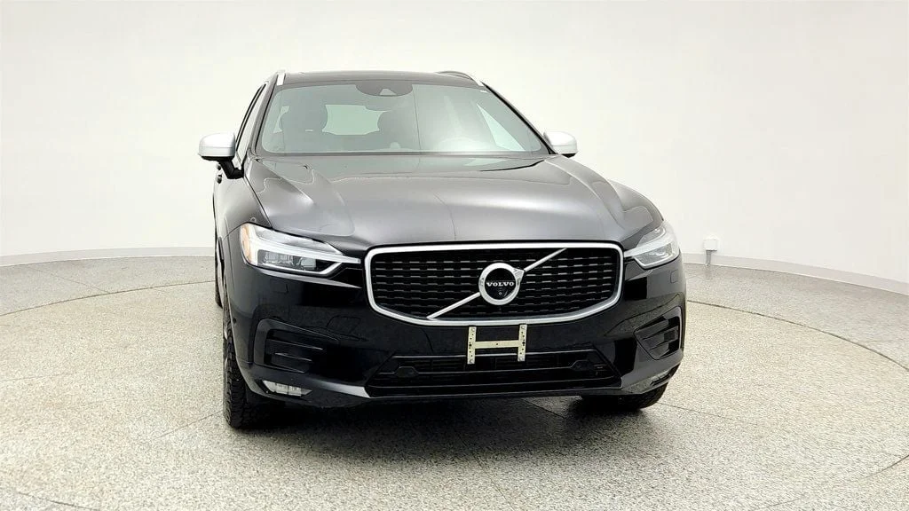 Used 2018 Onyx Black Metallic Volvo T6 AWD R-Design w/ Convenience/Advanced Pkgs + 4 Corner Air Susp image 2