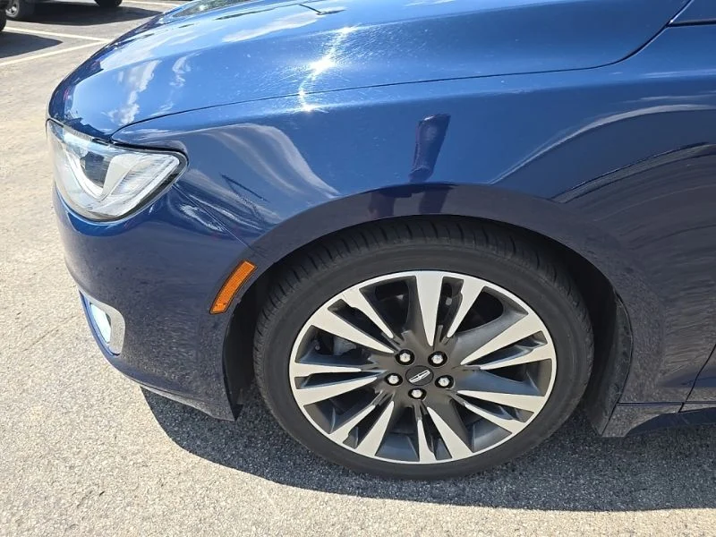 Used 2018 Blue Lincoln Reserve image 10