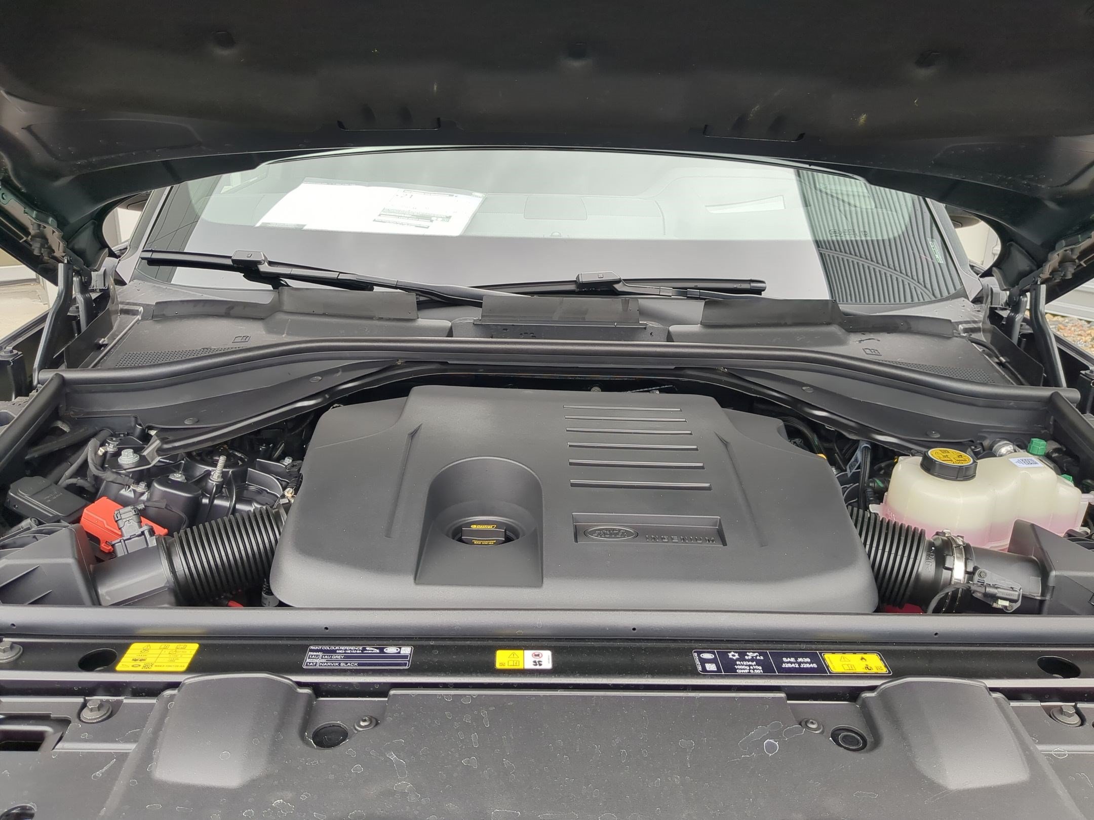 New 2026 Carpathian Grey Land Rover P400 SE LWB 7 Seat image 35
