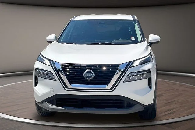 Used 2023 White Nissan SV image 3