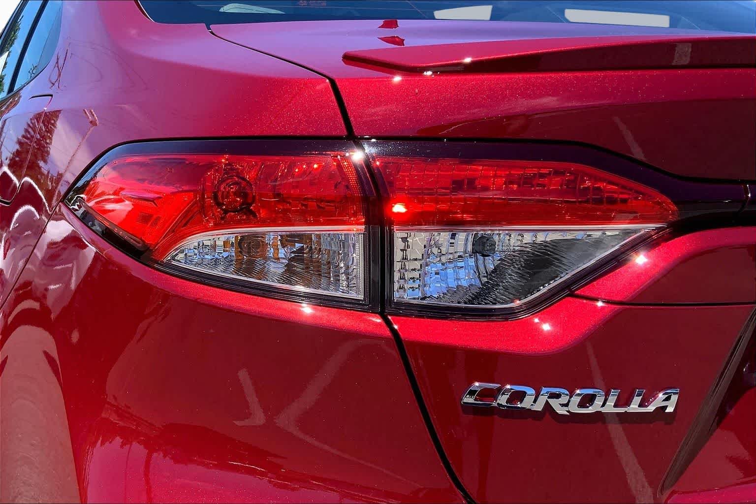 New 2026 Ruby Flare Pearl Toyota Hybrid SE image 14