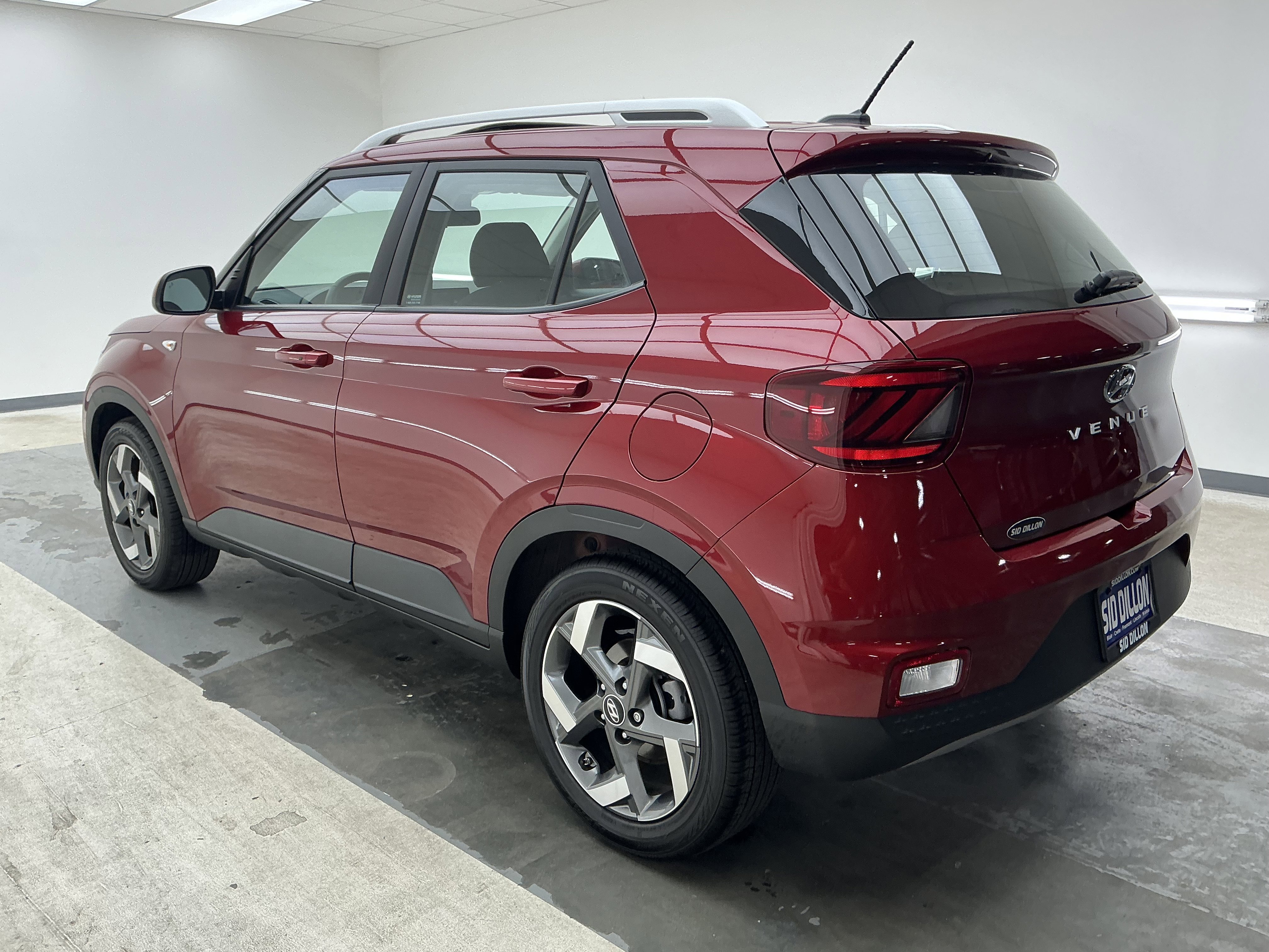 2025 Hyundai Venue SEL - Photo 6