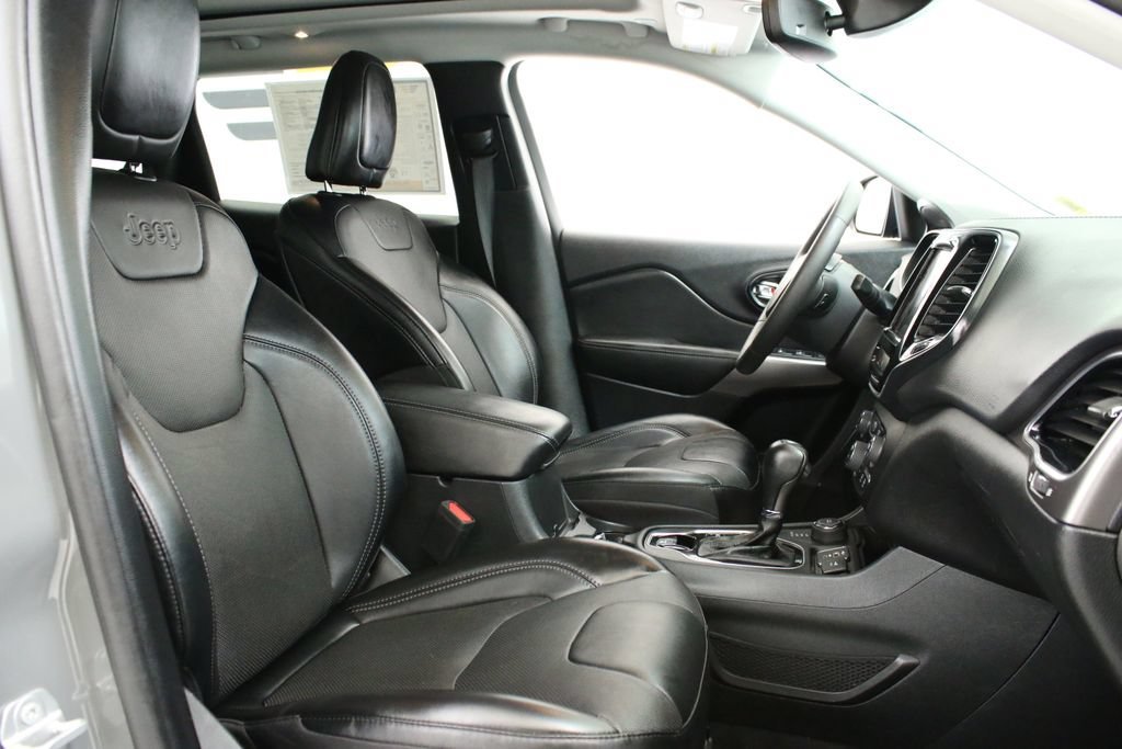 Used 2022 Gray Jeep Limited image 30
