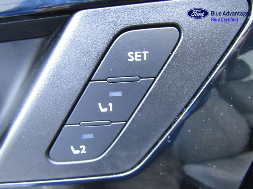 Certified Used 2024 Labrador Black Pearl Mitsubishi SEL image 26