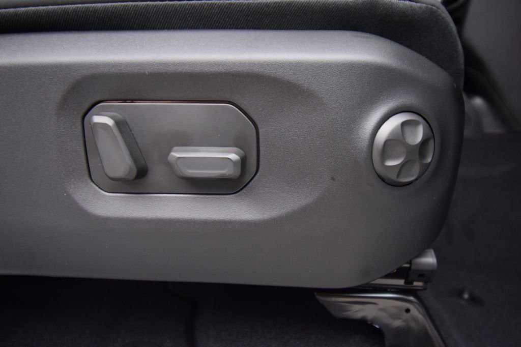 New 2026 Bright White Clearcoat Jeep  image 16