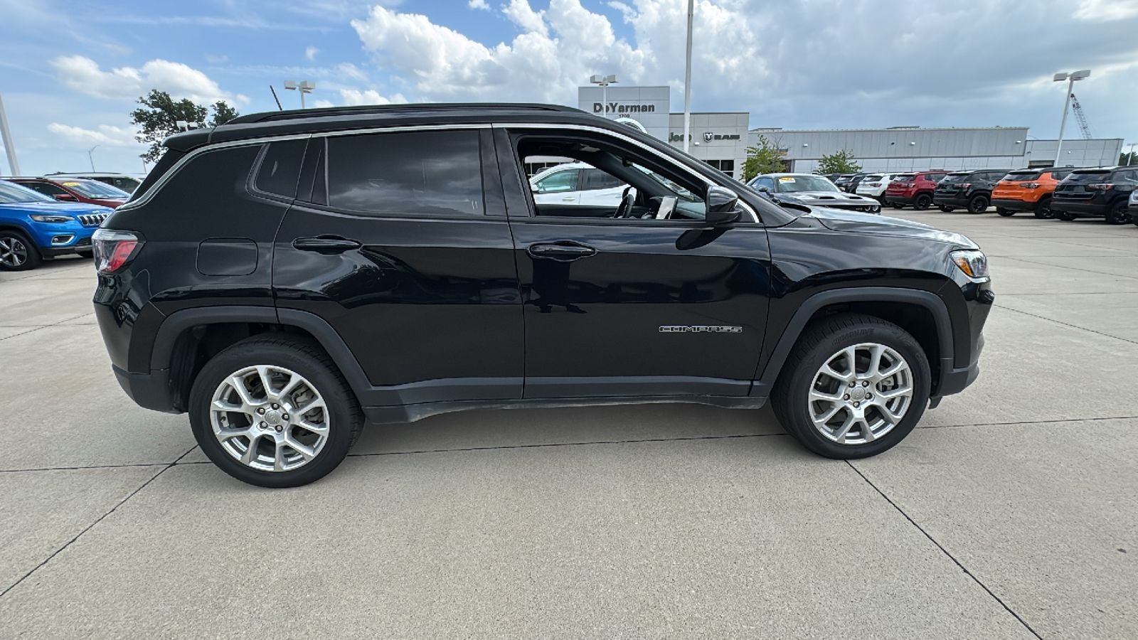 Used 2023 Black Jeep Latitude Lux image 16