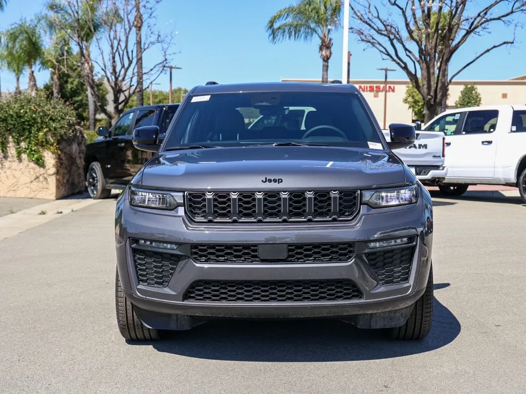 New 2026 Baltic Gray Metallic Clear-Coat Exterior Paint Jeep Limited image 8