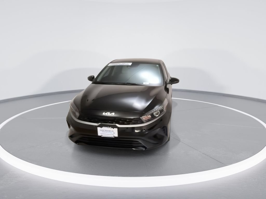 Used 2023 Black Kia LXS image 4