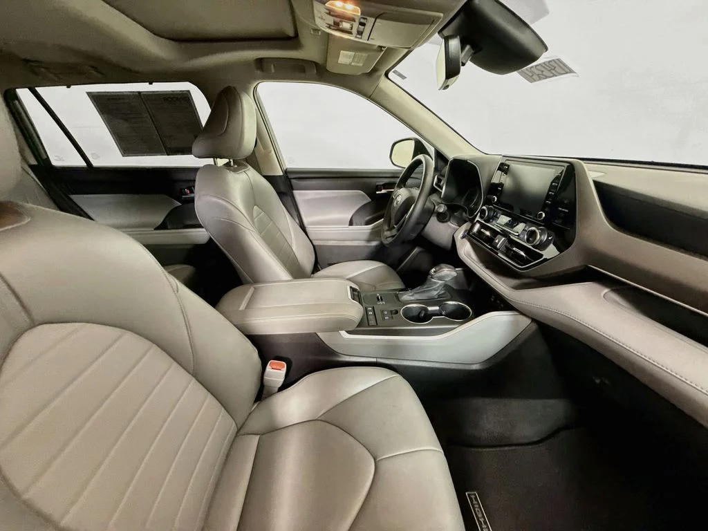 Used 2022 Moon Dust Toyota Hybrid XLE image 27