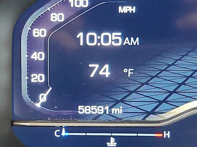 Used 2024 Summit White GMC Elevation image 21