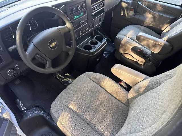 Used 2025 White Chevrolet LT image 15