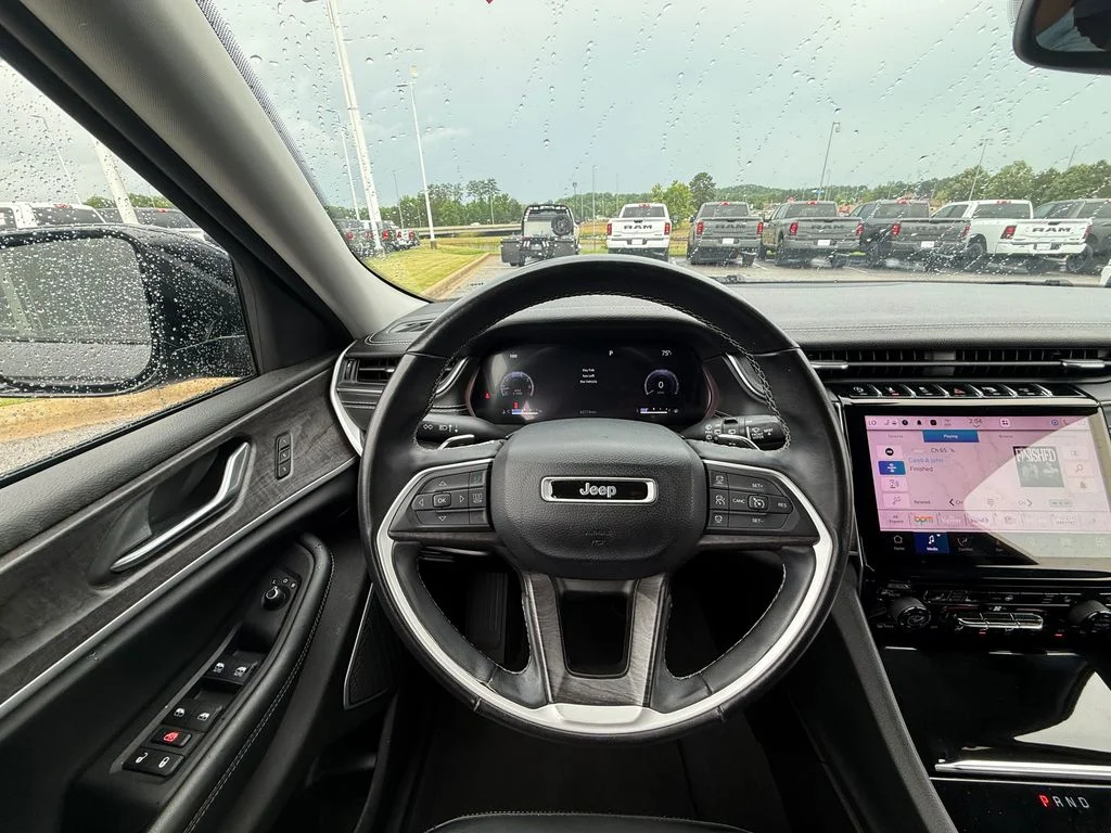 Used 2022 Gray Jeep Limited image 9