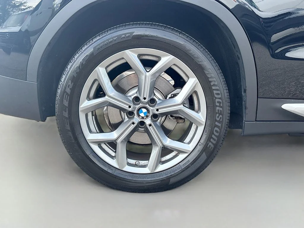 Used 2024 Jet Black BMW sDrive30i image 14