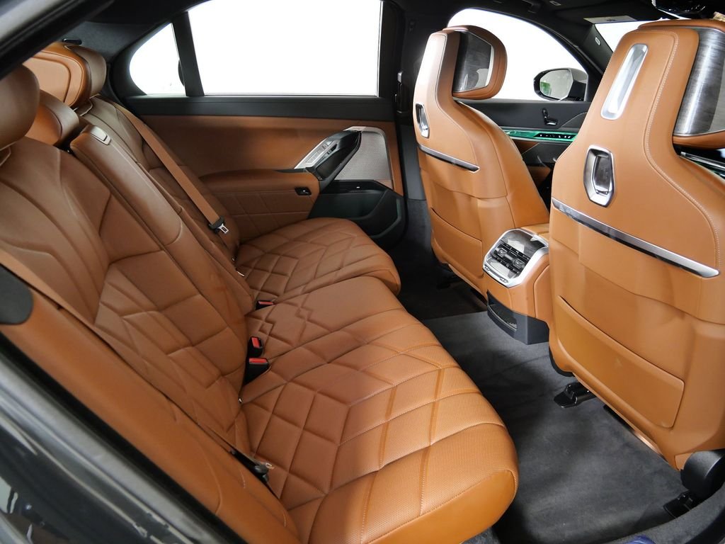 2025 BMW 7 Series 750e - Photo 26