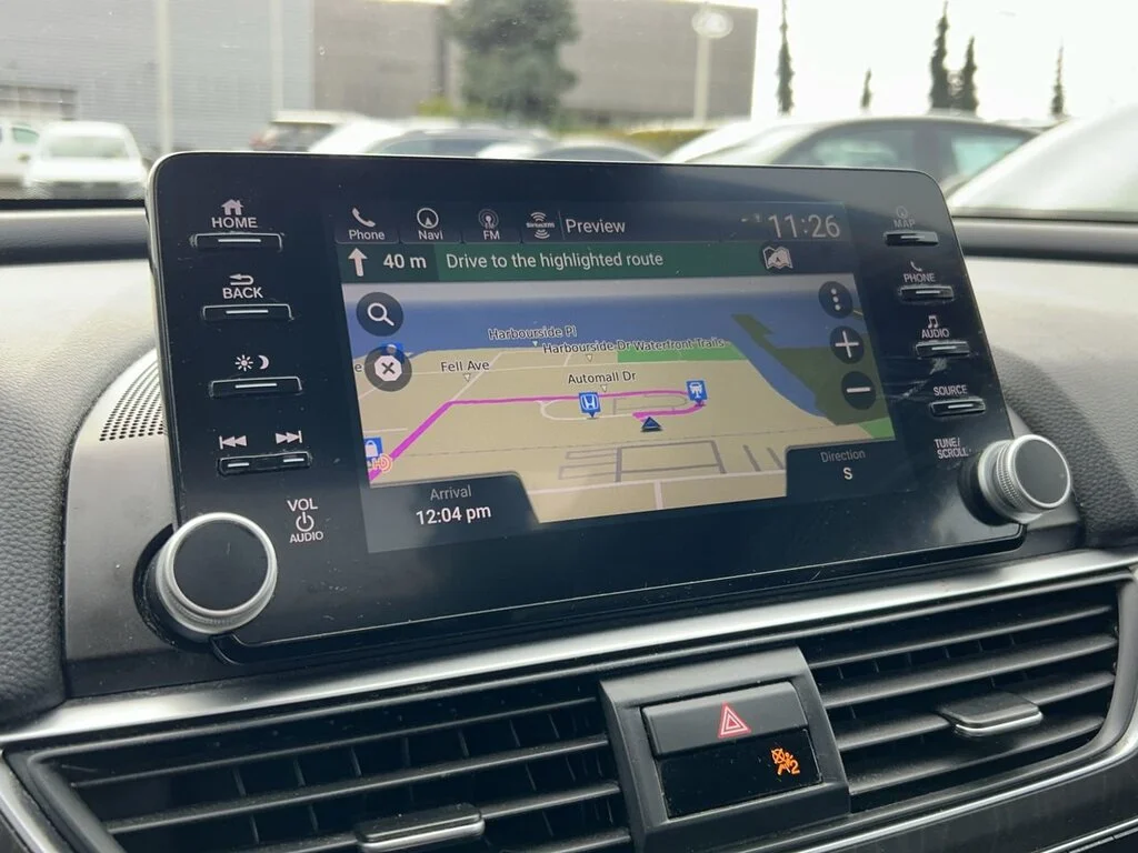 Used 2018  Honda Sedan 1.5T Touring CVT One Owner   No Reported Acc image 25