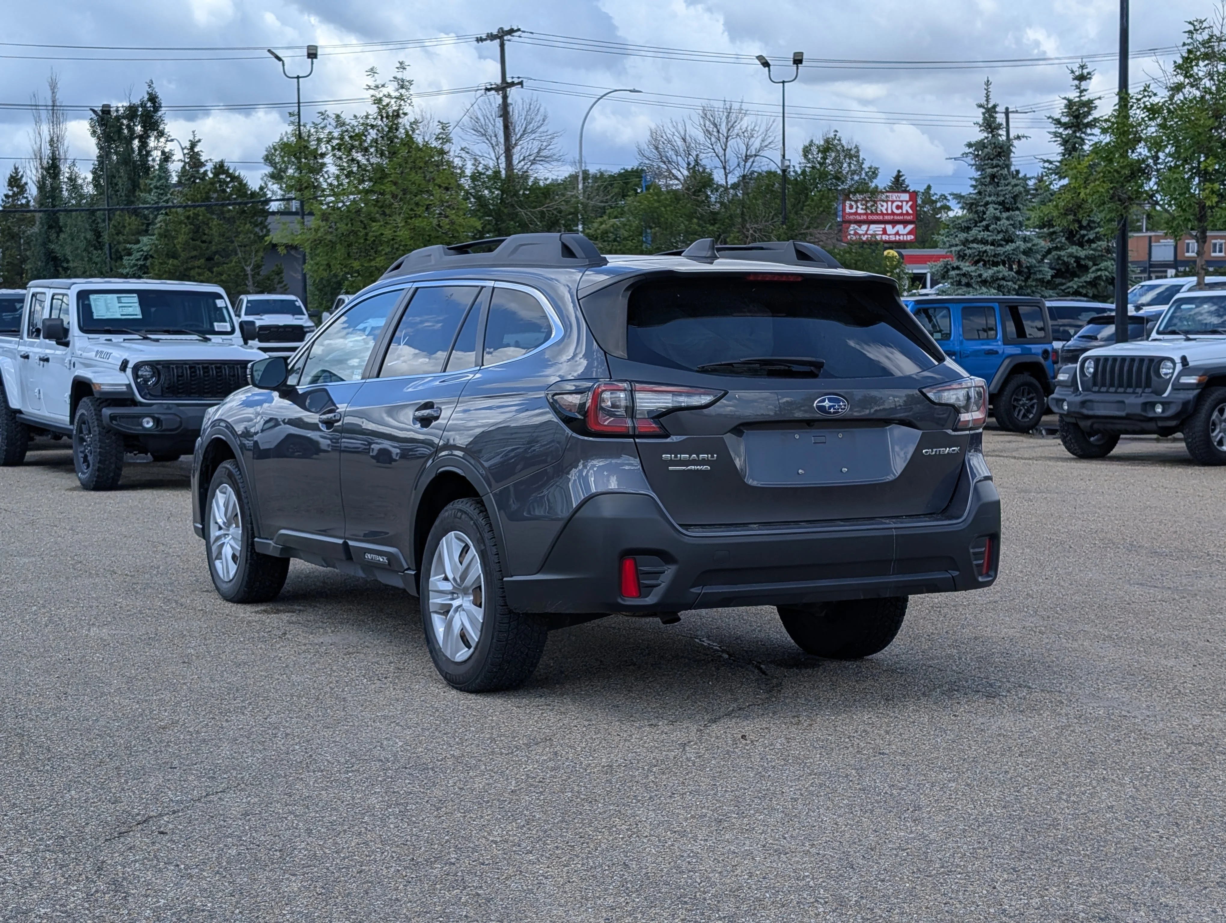 Used 2022 Crystal White Pearl Subaru Convenience image 4