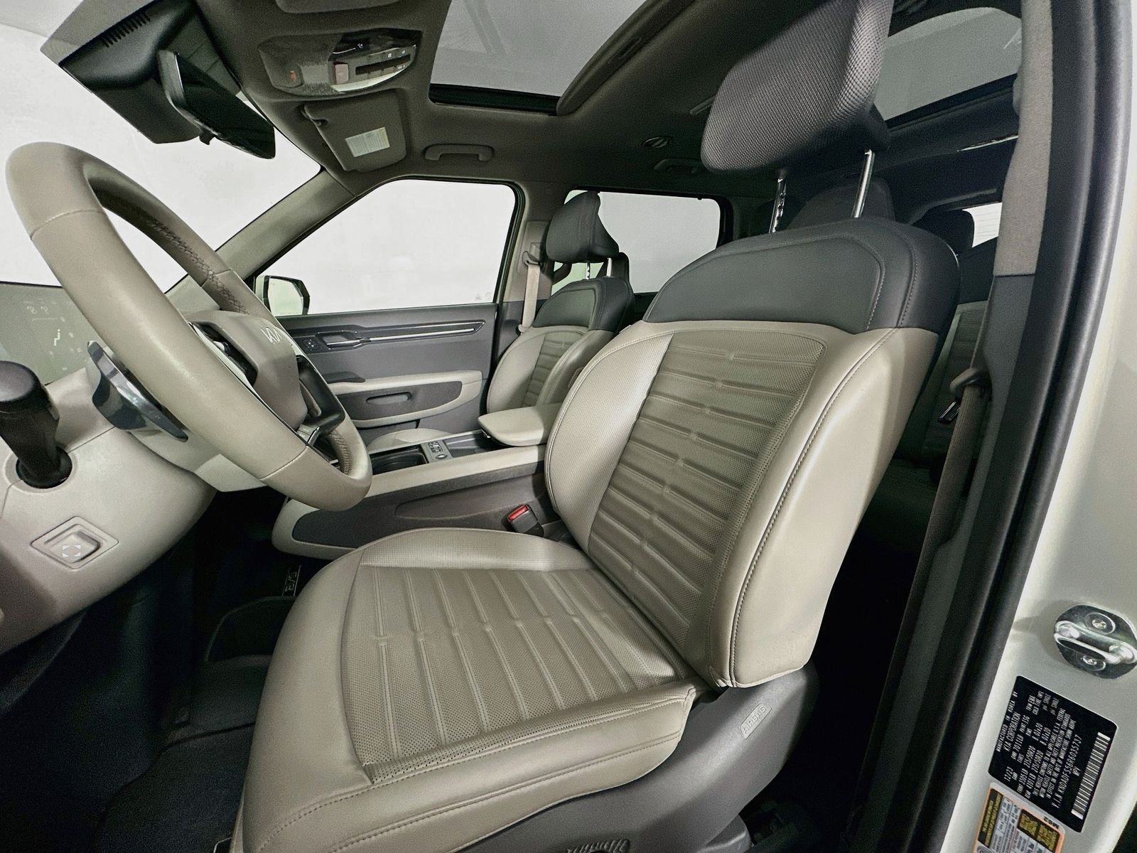 Used 2024 Ivory Silver Kia Land image 22