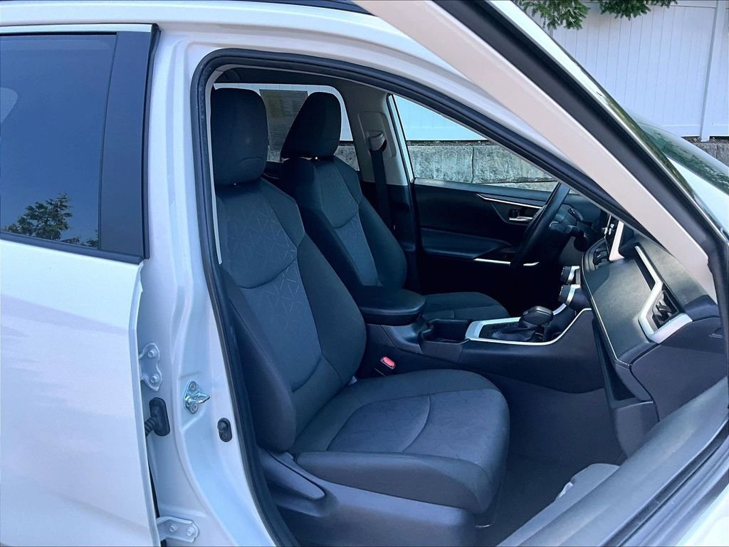 Used 2025 White Toyota XLE image 11
