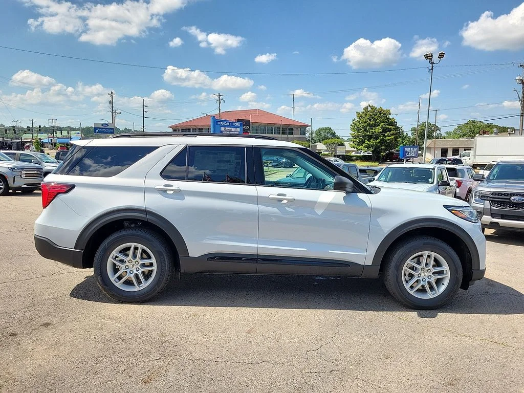 New 2026 Space White Metallic Ford Active image 6