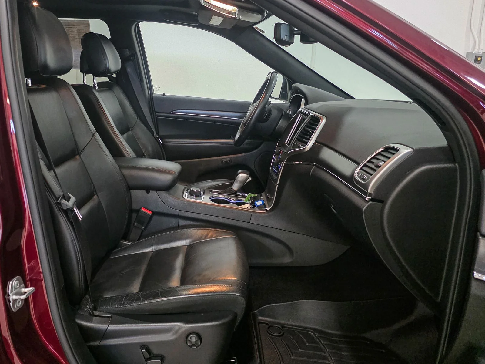 Used 2018 Red Jeep Limited image 21