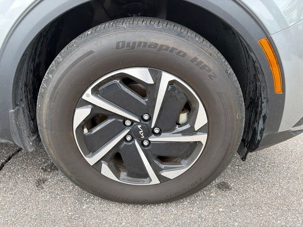 Certified Used 2024 Gray Kia LX image 27