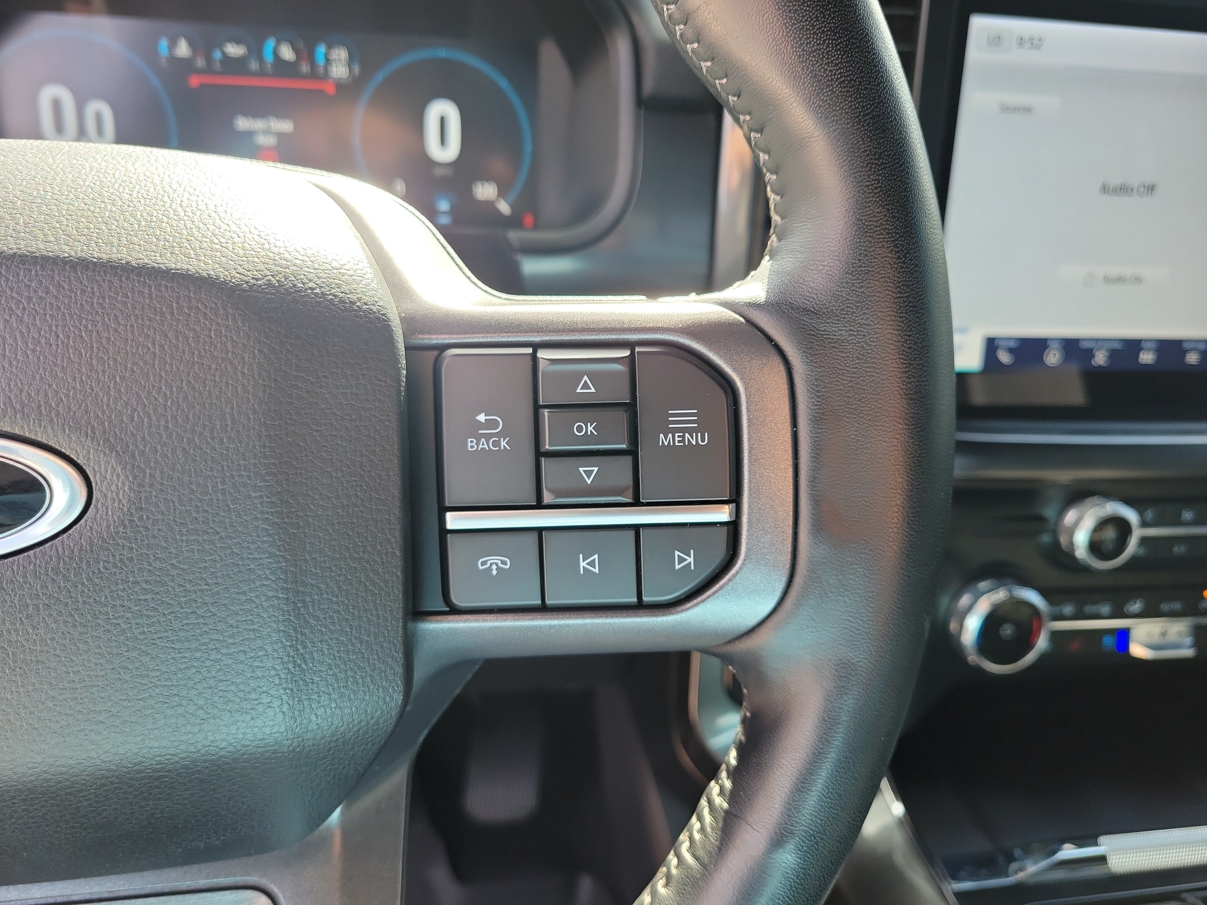 Used 2023 White Metallic Ford LARIAT image 22