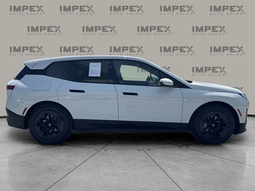 Used 2023 White BMW xDrive50 image 6