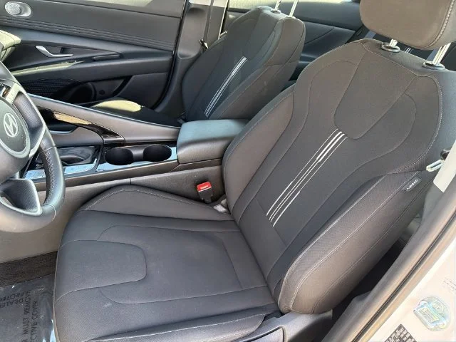 Used 2025 White Hyundai SEL Convenience image 35