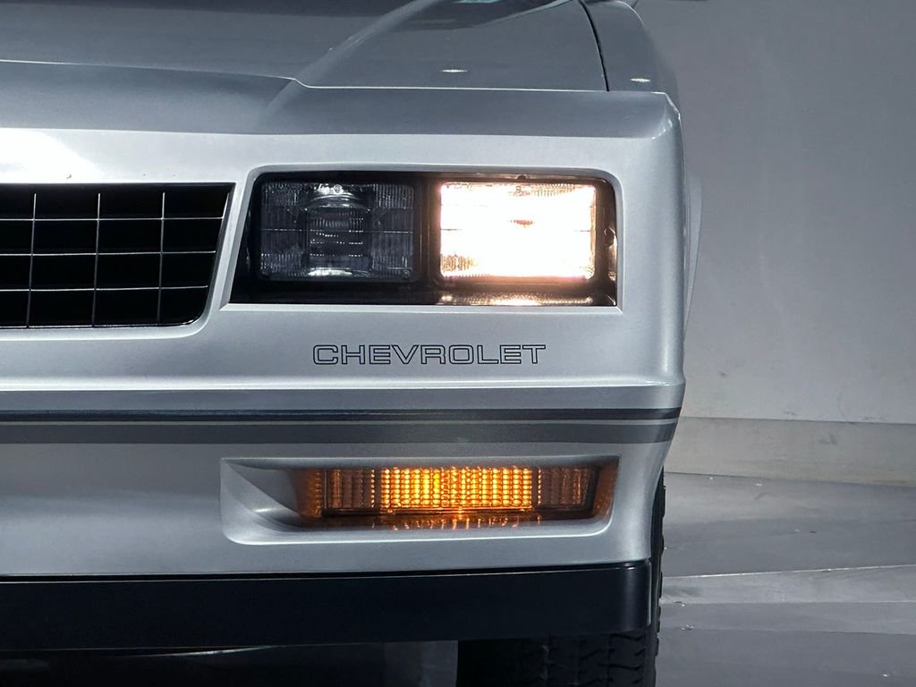 Used 1987 Gray Chevrolet  image 21