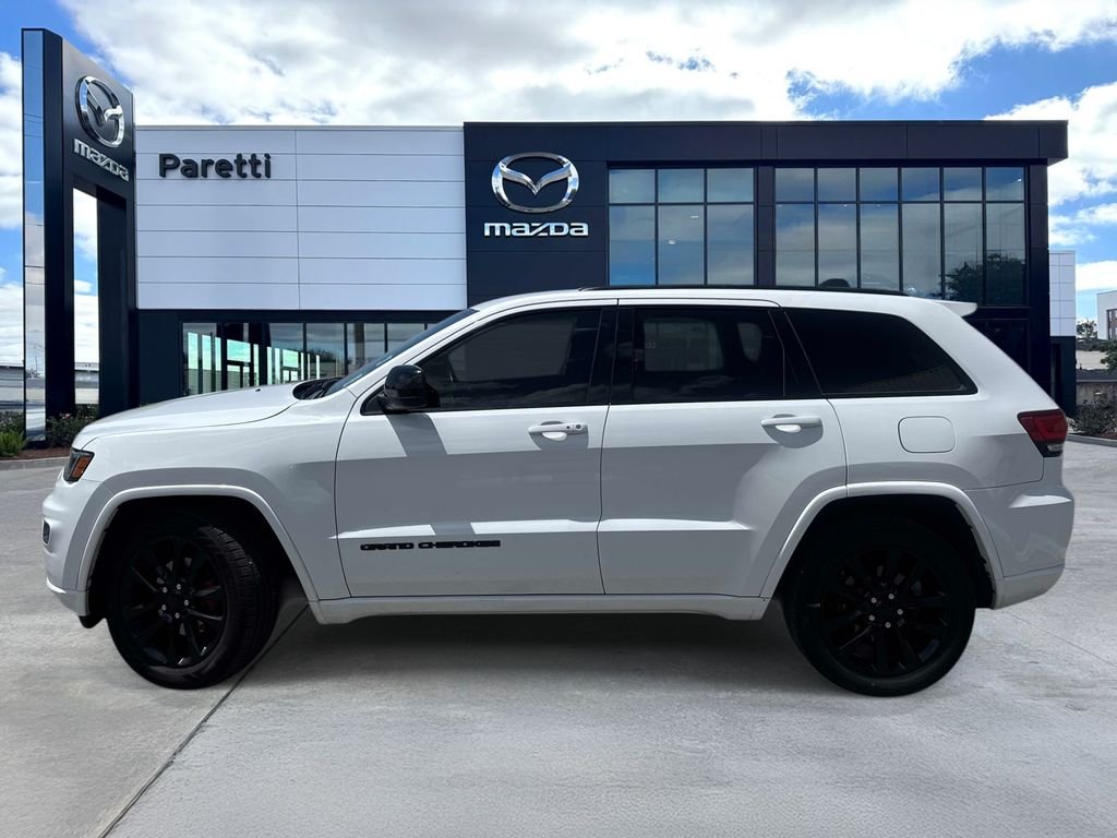 Used 2019 White Jeep Altitude image 2