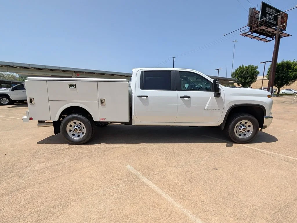 New 2026 Summit White Chevrolet WT image 27