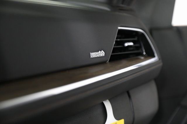 2026 Chevrolet Suburban High Country - Photo 15