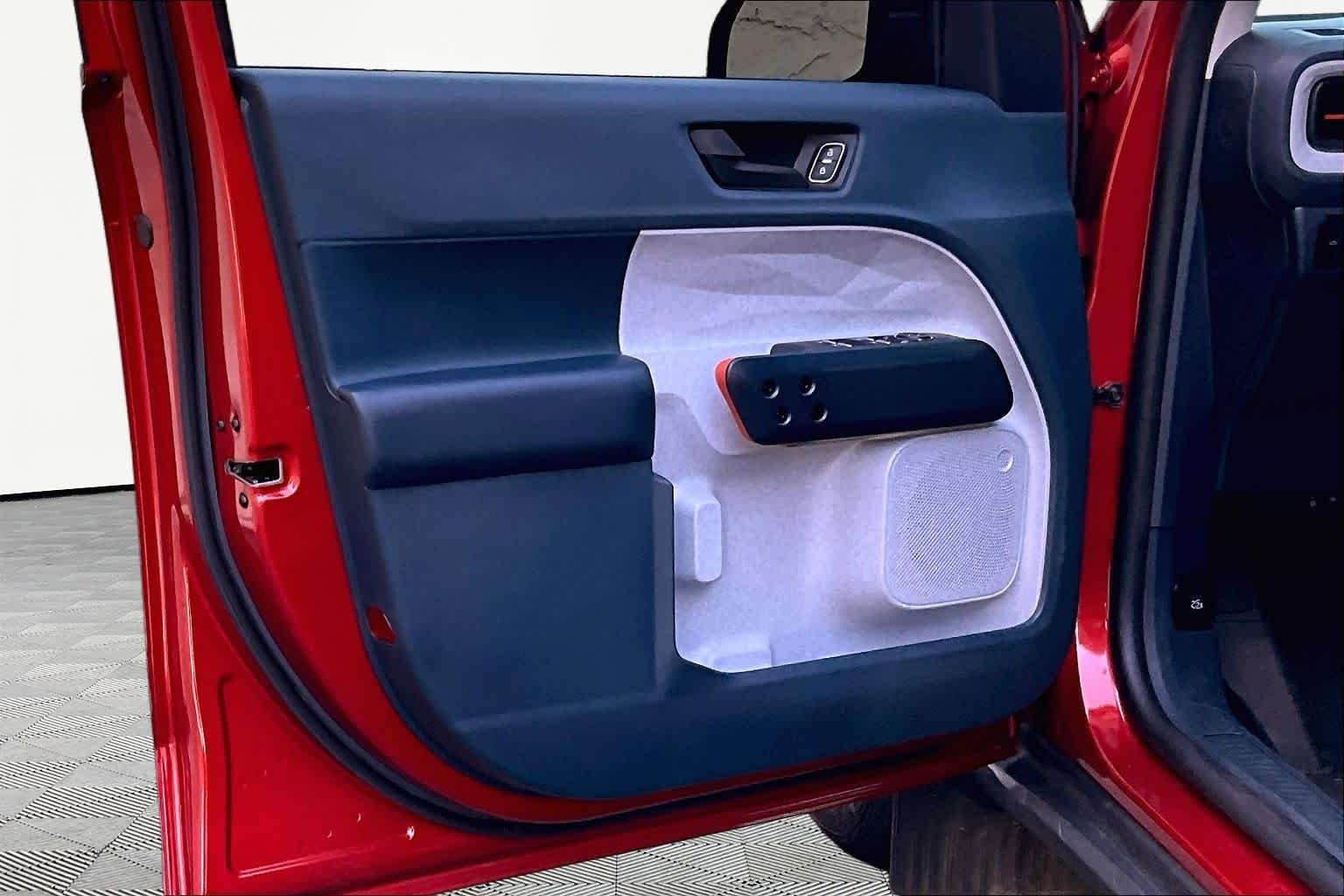 Used 2023 Hot Pepper Red Tinted Clearcoat Ford XLT image 22