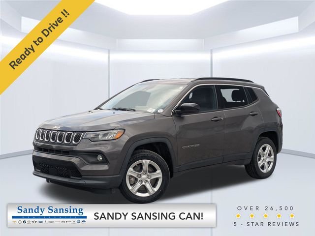 Used 2023 Gray Jeep Latitude image 1