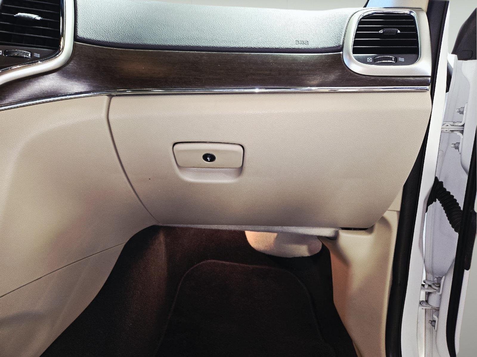 Used 2015 Bright White Clearcoat Jeep Limited image 59