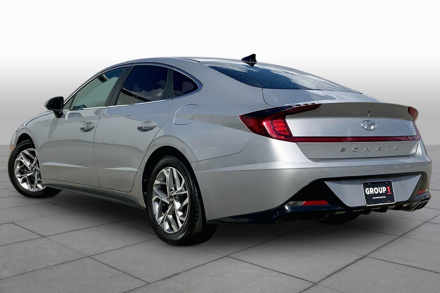 Used 2023 Hampton Gray Hyundai SEL image 12