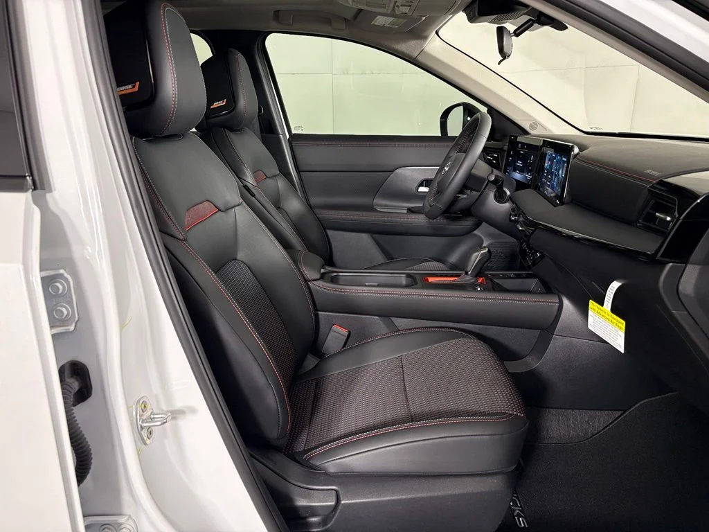 New 2026 Aspen White TriCoat / Super Black Two-tone Nissan SR image 42