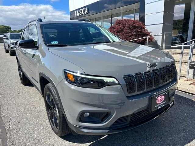 Used 2023 Gray Jeep Altitude image 1