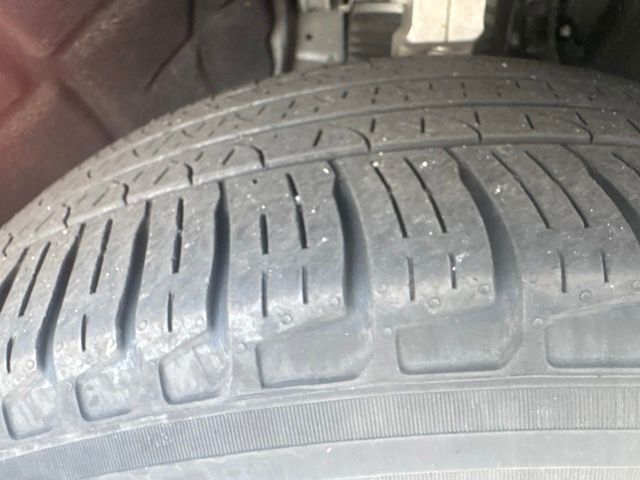 Used 2023 Tasman Blue Land Rover X-Dynamic SE image 7