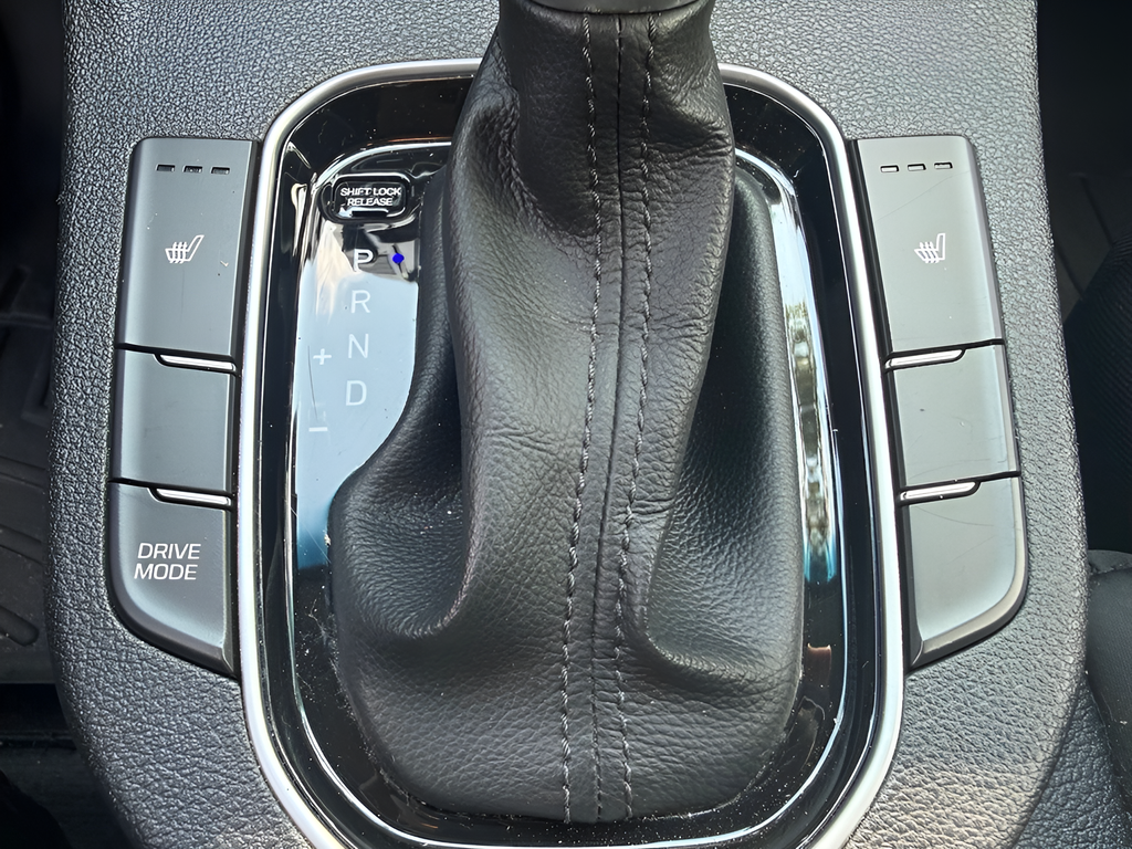 Used 2018 Silver Hyundai Base image 28