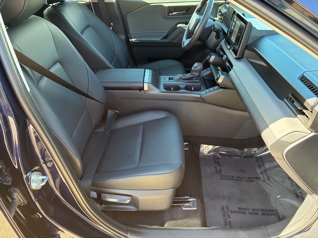 Used 2026  Toyota XLE Premium image 31
