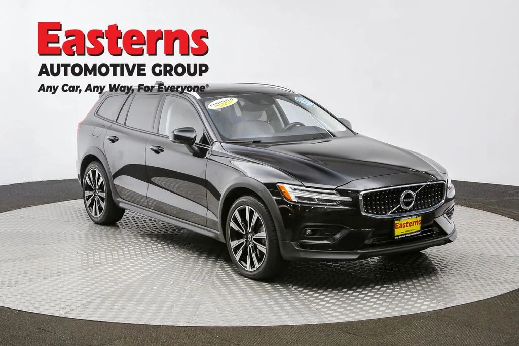 Used 2022 Black Volvo T5 image 3