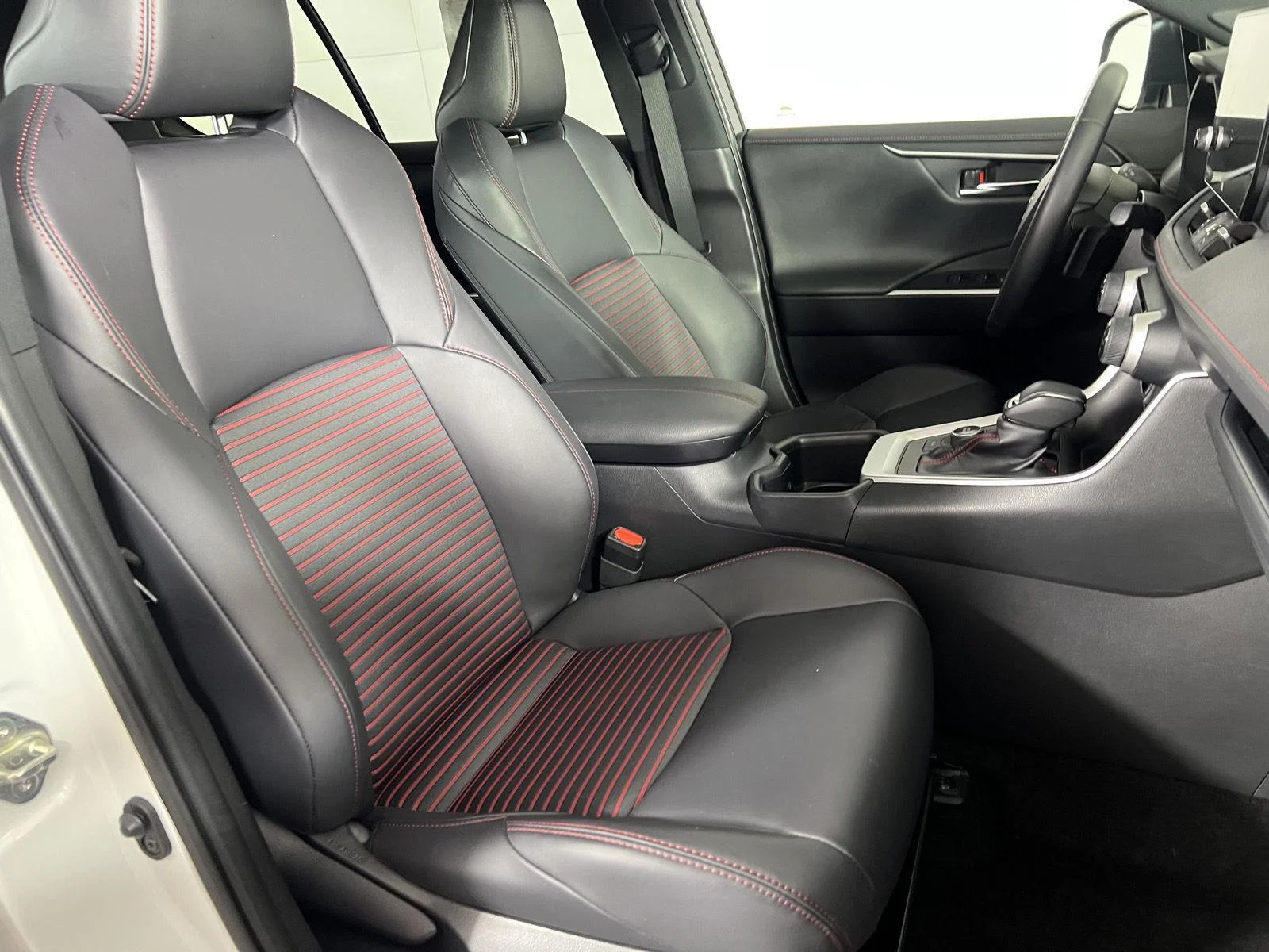 Used 2024 Wind Chill Pearl w/Midnight Black Metallic Roof Toyota XSE image 23